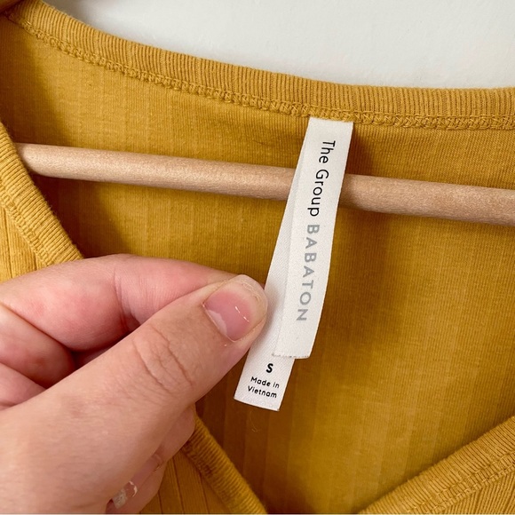 Aritzia Babaton Ribbed Henley Yellow Sweater - Picture 4 of 6